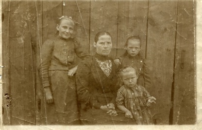 (L-R) Emma, Friedericka (Bousanious), Martha and Frieda Gensler (Lwowek, Poland)